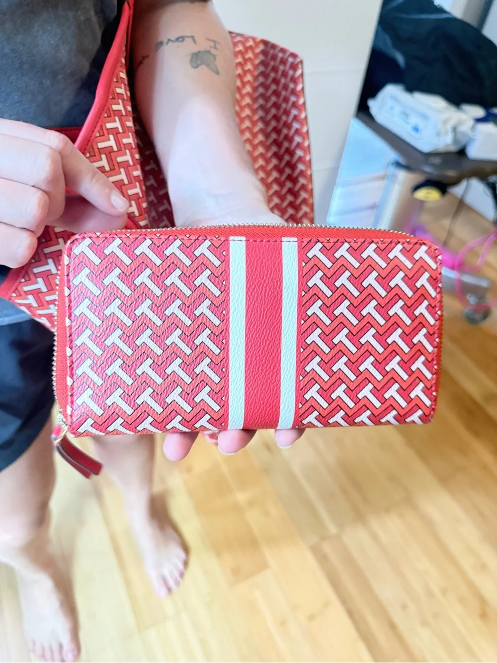 Tory Burch Geometric Zip Wallet